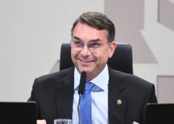 Vaquinha Organizada Por Flávio Bolsonaro Arrecada R$ 1 Milhão Para Famílias De Policiais Mortos No Rio - Gazeta Mercantil