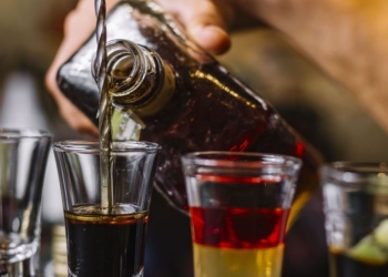 Crise De Confiança No Setor De Bebidas: Metanol Derruba Vendas E Muda O Comportamento Do Consumidor - Gazeta Mercantil