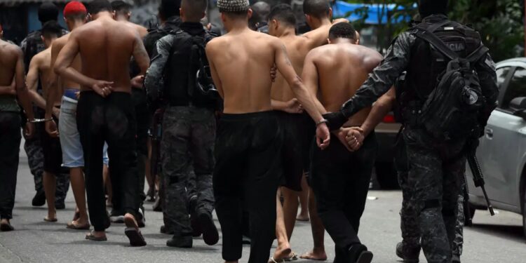 Chefes do Comando Vermelho são transferidos para penitenciária federal no Paraná 1 GAZETA MERCANTIL Chefes Do Comando Vermelho São Transferidos Para Penitenciária Federal No Paraná - Gazeta Mercantil