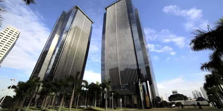 Eztc3: Lançamentos Disparam No 4T25, Mas Estoque Pressiona Ação - Gazeta Mercantil