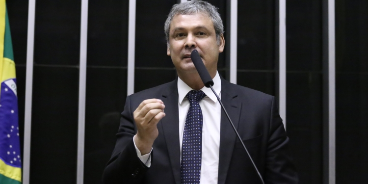 TSE analisa denúncia de propaganda eleitoral antecipada 1 GAZETA MERCANTIL Lindbergh - Gazeta Mercantil