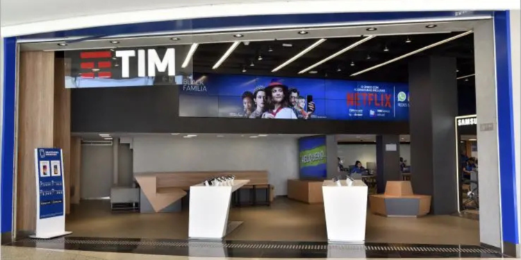 TIM (TIMS3) tem lucro ajustado recorde de R$ 1,04 bi, mas inadimplência sobe 38% 1 GAZETA MERCANTIL Tim (Tims3) - Gazeta Mercantil