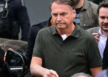 Bolsonaro Reclama De Dores De Cabeça E Pressiona Pf Por Melhorias - Gazeta Mercantil