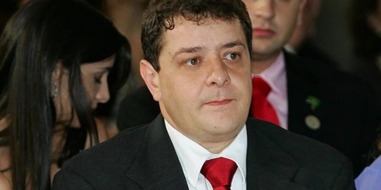 Investigação da PF aponta viagem de Lulinha e Careca do INSS em primeira classe 1 GAZETA MERCANTIL Investigação Da Pf Aponta Viagem De Lulinha E Careca Do Inss Em Primeira Classe - Gazeta Mercantil