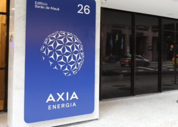 Trade Do Dia: Oportunidade Nas Ações Da Axia Energia (Axia6) Projeta Ganhos De Até 14% Nesta Terça-Feira Por Redação De Mercados | Análise Técnica E Operações Estruturadas O Mercado De Renda Variável Brasileiro Inicia Os Negócios Nesta Terça-Feira, 27 De Janeiro De 2026, Com As Atenções Voltadas Para Oportunidades Táticas De Curto Prazo. No Radar Dos Investidores Mais Arrojados E Das Mesas De Operações, As Ações Da Axia Energia (Axia6) Emergem Como O Destaque Do Dia. Analistas Gráficos Da Ágora Investimentos Identificaram Uma Configuração Técnica Favorável Que Sugere Um Movimento De Alta Expressivo, Com Potencial De Valorização Que Pode Superar A Marca De 14% Em Um Único Pregão. Esta Análise Detalhada Visa Dissecar A Recomendação, Os Pontos De Entrada, Os Objetivos De Lucro E, Crucialmente, O Gerenciamento De Risco Necessário Para Operar As Ações Da Axia Energia Neste Cenário De Volatilidade Controlada. O Cenário Técnico Para A Axia Energia (Axia6) O Ambiente De Bolsa De Valores Exige Precisão. Para O Pregão De Hoje, A Recomendação De Compra Para As Ações Da Axia Energia Baseia-Se Em Padrões Gráficos Que Indicam Uma Pressão Compradora Superior À Vendedora Em Zonas De Preço Específicas. A Operação, Classificada Como Swing Trade De Curtíssimo Prazo (Day Trade Estendido Ou Operação Relâmpago), Tem Validade Restrita Para A Sessão Desta Terça-Feira. O Racional Por Trás Da Aposta Nas Ações Da Axia Energia Envolve A Superação De Resistências Imediatas. Quando Um Ativo Como A Axia6 Rompe Determinadas Barreiras De Preço, É Comum Que O Movimento Atraia Fluxo Comprador, Gerando O Que Os Especialistas Chamam De Momentum. É Exatamente Esse Impulso Que A Ágora Investimentos Busca Capturar Com Esta Recomendação. Parâmetros Da Operação: Entrada E Objetivos Para O Investidor Que Deseja Se Posicionar Nas Ações Da Axia Energia, A Disciplina Na Execução Das Ordens É Fundamental. A Janela De Oportunidade Não É Ampla, Exigindo Atenção Aos Preços De Tela. Ponto De Entrada Estratégico A Faixa De Compra Sugerida Pelos Analistas Situa-Se Entre R$ 54,88 E R$ 55,02. Este Intervalo É Crítico. Comprar As Ações Da Axia Energia Dentro Deste Range Garante Que O Investidor Esteja Posicionado Com Um Preço Médio Competitivo, Maximizando A Relação Risco-Retorno. Uma Entrada Acima De R$ 55,02 Já Comprometeria A Rentabilidade Potencial E Aumentaria A Exposição Ao Risco Desnecessariamente. Primeiro Objetivo (Target 1) O Primeiro Alvo Para A Realização De Lucros Está Posicionado Em R$ 59,14. Caso As Ações Da Axia Energia Alcancem Este Patamar, A Operação Entregará Um Retorno Estimado Entre 7,49% E 7,76%. A Recomendação Técnica Padrão Para Este Cenário É A Realização Parcial. Vender 50% Da Posição Neste Nível Garante Lucro No Bolso E Reduz Drasticamente O Risco Para O Restante Do Lote. Segundo Objetivo (Target 2) Para Os Investidores Que Buscam A Amplitude Máxima Do Movimento, O Segundo Objetivo Encontra-Se Em R$ 62,57. Atingir Este Valor Representaria A Consolidação Total Da Tese De Investimento Para O Dia. Neste Cenário Otimista, A Valorização Das Ações Da Axia Energia Alcançaria Entre 13,73% E 14,01%, Um Percentual Muito Acima Da Média Diária De Oscilação Do Ibovespa E De Outros Ativos De Renda Fixa. Gerenciamento De Risco: O Stop Loss Nenhuma Análise De Mercado Profissional Está Isenta De Riscos. A Volatilidade É Inerente Ao Mercado De Ações E, Especificamente, Às Ações Da Axia Energia, Que Podem Reagir A Notícias Do Setor Elétrico, Variações No Preço Do Petróleo Ou Mudanças No Humor Macroeconômico. Por Isso, O Stop Loss (Ponto De Encerramento Da Operação Com Prejuízo Controlado) É Tão Importante Quanto O Alvo De Lucro. Para Esta Operação Com Ações Da Axia Energia, O Stop Sugerido É De R$ 53,58. Se O Mercado Virar Contra A Posição E Os Preços Recuarem Até Este Nível, A Recomendação É Encerrar A Operação Imediatamente. Isso Limitaria A Perda Estimada A Um Intervalo Entre 2,37% E 2,61%. Note A Assimetria Positiva: O Investidor Arrisca Perder Cerca De 2,5% Para Buscar Um Ganho De Até 14%. Matematicamente, É Uma Aposta Que Faz Sentido Dentro De Uma Gestão De Portfólio Robusta. Contexto Do Último Pregão Para Entender A Força Do Movimento Esperado, É Essencial Olhar Para O Retrovisor Imediato. No Último Pregão, As Ações Da Axia Energia Encerraram Cotadas A R$ 56,17. O Fato De O Ponto De Entrada Sugerido (R$ 54,88 - R$ 55,02) Estar Abaixo Do Fechamento Anterior Sugere Que Os Analistas Podem Estar Antecipando Uma Leve Correção Na Abertura Ou Um Gap De Baixa Que Ofereça Uma Oportunidade De Compra Descontada Antes Da Retomada Da Alta. Monitorar O Leilão De Abertura Das Ações Da Axia Energia Será Crucial Para Identificar Se O Ativo Abrirá Dentro Da Zona De Compra Ou Se A Volatilidade Inicial Exigirá Ajustes Na Estratégia. A Estratégia De Swing Trade Curto A Operação Desenhada Para As Ações Da Axia Energia Classifica-Se Como Um Swing Curto. Mas O Que Isso Significa Para O Investidor Pessoa Física? Diferente Do Buy And Hold, Onde Se Compra O Ativo Pensando Em Dividendos Ou Valorização De Anos, O Foco Aqui É A Distorção De Preço Momentânea. O Investidor Adquire Os Ativos Visando Vendê-Los Em Pouquíssimo Tempo. A Instrução Da Ágora É Clara: A Operação Tem Margem De Entrada De Até 0,50% Acima Do Ponto Sugerido. Contudo, A Regra De Ouro Permanece: Se O Valor Do Stop Loss Ou Um Dos Objetivos For Atingido Antes Da Entrada Na Operação, O Trade Deve Ser Cancelado. Isso Evita Que O Investidor Entre &Quot;Atrasado&Quot; Em Um Movimento Que Já Aconteceu, Comprando Topo Ou Vendendo Fundo Nas Ações Da Axia Energia. Ajuste De Stop Uma Técnica Avançada Sugerida É O &Quot;Trail Stop&Quot; Manual. Caso O Primeiro Objetivo (R$ 59,14) Seja Atingido, Além De Realizar 50% Do Lucro, O Investidor Deve Subir O Seu Stop Loss (Originalmente Em R$ 53,58) Para O Preço De Entrada (Breakeven). Dessa Forma, Mesmo Que As Ações Da Axia Energia Devolvam Todos Os Ganhos E Caiam Novamente, O Investidor Sai Da Operação Sem Prejuízo Na Parcela Restante, Tendo Já Garantido O Lucro Da Primeira Metade. Perfil Do Investidor E Suitability É Imperativo Ressaltar Que Operações Estruturadas Com Ações Da Axia Energia Visando Ganhos De 14% Em Um Dia Carregam Um Perfil De Risco Elevado. A Ágora Investimentos Recomenda Esta Operação Para Investidores Com Perfil A Partir De Arrojado. Investidores Conservadores Ou Moderados, Que Não Possuem Tolerância À Volatilidade Ou Que Não Podem Acompanhar O Mercado Durante O Pregão, Devem Exercer Cautela. A Dinâmica Das Ações Da Axia Energia Pode Ser Rápida, Exigindo Tomadas De Decisão Em Questão De Minutos. A Política De Suitability Existe Para Proteger O Patrimônio Do Investidor De Exposições Inadequadas. Antes De Enviar A Ordem De Compra Para As Ações Da Axia Energia, Verifique Se Este Tipo De Risco É Compatível Com Seus Objetivos Financeiros Atuais. O Setor De Energia E A Axia (Axia6) Embora A Operação Seja Puramente Técnica (Baseada Em Gráficos), O Contexto Fundamentalista Das Ações Da Axia Energia Oferece O Pano De Fundo. O Setor De Energia Tem Se Mostrado Resiliente, Mas Também Sujeito A Ciclos Rápidos De Rotação De Capital. A Axia Energia, Representada Pelo Ticker Axia6, É Uma Companhia Que Atrai Volume Financeiro, O Que Garante Liquidez. Liquidez É Vital Em Operações De Tiro Curto. Significa Que, Ao Decidir Vender Suas Ações Da Axia Energia No Alvo De R$ 62,57, Haverá Compradores Dispostos A Pagar Esse Preço. A Falta De Liquidez Poderia Prender O Investidor Na Posição, Algo Que Raramente Ocorre Com Papéis De Maior Destaque Como A Axia6 Em Dias De Alto Volume. A Credibilidade Da Análise A Recomendação De Compra Para As Ações Da Axia Energia Não É Um Palpite Aleatório. Ela É Assinada Por Uma Equipe De Especialistas Credenciados. A Análise Técnica É Conduzida Por Profissionais Como Ernani T. Reis (Cnpi-T), Focado Na Leitura Dos Gráficos E Padrões De Preço. Já A Validação Fundamentalista E O Suporte Estratégico Contam Com Henrique P. Colla E J. Ricardo Rosalen, Ambos Analistas Com Certificação Plena (Cnpi-P). O Selo Cnpi (Certificado Nacional Do Profissional De Investimento) Garante Que As Recomendações Sobre As Ações Da Axia Energia Seguem Rigorosos Padrões Éticos E Técnicos Estabelecidos Pela Apimec E Supervisionados Pela Cvm (Comissão De Valores Mobiliários). Isso Confere Ao Investidor A Segurança De Estar Seguindo Uma Estratégia Desenhada Por Quem Entende Profundamente A Mecânica Do Mercado Financeiro. Como Operar As Ações Da Axia Energia Hoje Para Executar Este Trade Com Sucesso, O Investidor Deve Seguir Um Checklist Operacional: Plataforma: Acesse Seu Home Broker Ou Plataforma De Trading Profissional. Ticker: Digite O Código Axia6. Monitoramento: Aguarde A Abertura Do Mercado E Verifique Se O Preço Está Dentro Da Faixa De R$ 54,88 A R$ 55,02. Ordem De Start: Configure Seus Gatilhos De Compra. Ordem Oco: Se Possível, Utilize Ordens Oco (One Cancels The Other), Que Já Deixam Programadas A Saída No Lucro (Gain) E A Saída No Prejuízo (Loss) Simultaneamente. Isso Automatiza A Gestão Das Ações Da Axia Energia, Retirando O Fator Emocional Da Equação. Conclusão: Vale A Pena O Risco? A Oportunidade Apresentada Para As Ações Da Axia Energia Nesta Terça-Feira É Um Exemplo Clássico De Assimetria Favorável. O Mercado Oferece Um Potencial De Alta De Dois Dígitos (14,01%) Contra Um Risco Controlado De Baixa (2,61%). No Mundo Dos Investimentos, Não Existem Garantias, Apenas Probabilidades. E Hoje, As Probabilidades Técnicas Jogam A Favor De Quem Apostar Na Valorização Das Ações Da Axia Energia. Contudo, A Execução Perfeita E A Disciplina Para Aceitar O Stop Loss, Caso O Cenário Não Se Concretize, São O Que Diferenciam Os Vencedores No Longo Prazo. Acompanhe Atentamente O Pregão. Se Os Parâmetros Se Confirmarem, As Ações Da Axia Energia Podem Ser, Sem Dúvida, O Grande Destaque Positivo Do Dia Na Bolsa Brasileira. - Gazeta Mercantil