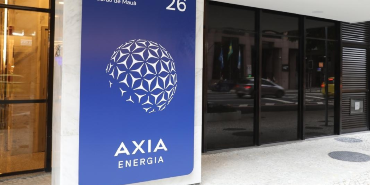 Trade Do Dia: Oportunidade Nas Ações Da Axia Energia (Axia6) Projeta Ganhos De Até 14% Nesta Terça-Feira Por Redação De Mercados | Análise Técnica E Operações Estruturadas O Mercado De Renda Variável Brasileiro Inicia Os Negócios Nesta Terça-Feira, 27 De Janeiro De 2026, Com As Atenções Voltadas Para Oportunidades Táticas De Curto Prazo. No Radar Dos Investidores Mais Arrojados E Das Mesas De Operações, As Ações Da Axia Energia (Axia6) Emergem Como O Destaque Do Dia. Analistas Gráficos Da Ágora Investimentos Identificaram Uma Configuração Técnica Favorável Que Sugere Um Movimento De Alta Expressivo, Com Potencial De Valorização Que Pode Superar A Marca De 14% Em Um Único Pregão. Esta Análise Detalhada Visa Dissecar A Recomendação, Os Pontos De Entrada, Os Objetivos De Lucro E, Crucialmente, O Gerenciamento De Risco Necessário Para Operar As Ações Da Axia Energia Neste Cenário De Volatilidade Controlada. O Cenário Técnico Para A Axia Energia (Axia6) O Ambiente De Bolsa De Valores Exige Precisão. Para O Pregão De Hoje, A Recomendação De Compra Para As Ações Da Axia Energia Baseia-Se Em Padrões Gráficos Que Indicam Uma Pressão Compradora Superior À Vendedora Em Zonas De Preço Específicas. A Operação, Classificada Como Swing Trade De Curtíssimo Prazo (Day Trade Estendido Ou Operação Relâmpago), Tem Validade Restrita Para A Sessão Desta Terça-Feira. O Racional Por Trás Da Aposta Nas Ações Da Axia Energia Envolve A Superação De Resistências Imediatas. Quando Um Ativo Como A Axia6 Rompe Determinadas Barreiras De Preço, É Comum Que O Movimento Atraia Fluxo Comprador, Gerando O Que Os Especialistas Chamam De Momentum. É Exatamente Esse Impulso Que A Ágora Investimentos Busca Capturar Com Esta Recomendação. Parâmetros Da Operação: Entrada E Objetivos Para O Investidor Que Deseja Se Posicionar Nas Ações Da Axia Energia, A Disciplina Na Execução Das Ordens É Fundamental. A Janela De Oportunidade Não É Ampla, Exigindo Atenção Aos Preços De Tela. Ponto De Entrada Estratégico A Faixa De Compra Sugerida Pelos Analistas Situa-Se Entre R$ 54,88 E R$ 55,02. Este Intervalo É Crítico. Comprar As Ações Da Axia Energia Dentro Deste Range Garante Que O Investidor Esteja Posicionado Com Um Preço Médio Competitivo, Maximizando A Relação Risco-Retorno. Uma Entrada Acima De R$ 55,02 Já Comprometeria A Rentabilidade Potencial E Aumentaria A Exposição Ao Risco Desnecessariamente. Primeiro Objetivo (Target 1) O Primeiro Alvo Para A Realização De Lucros Está Posicionado Em R$ 59,14. Caso As Ações Da Axia Energia Alcancem Este Patamar, A Operação Entregará Um Retorno Estimado Entre 7,49% E 7,76%. A Recomendação Técnica Padrão Para Este Cenário É A Realização Parcial. Vender 50% Da Posição Neste Nível Garante Lucro No Bolso E Reduz Drasticamente O Risco Para O Restante Do Lote. Segundo Objetivo (Target 2) Para Os Investidores Que Buscam A Amplitude Máxima Do Movimento, O Segundo Objetivo Encontra-Se Em R$ 62,57. Atingir Este Valor Representaria A Consolidação Total Da Tese De Investimento Para O Dia. Neste Cenário Otimista, A Valorização Das Ações Da Axia Energia Alcançaria Entre 13,73% E 14,01%, Um Percentual Muito Acima Da Média Diária De Oscilação Do Ibovespa E De Outros Ativos De Renda Fixa. Gerenciamento De Risco: O Stop Loss Nenhuma Análise De Mercado Profissional Está Isenta De Riscos. A Volatilidade É Inerente Ao Mercado De Ações E, Especificamente, Às Ações Da Axia Energia, Que Podem Reagir A Notícias Do Setor Elétrico, Variações No Preço Do Petróleo Ou Mudanças No Humor Macroeconômico. Por Isso, O Stop Loss (Ponto De Encerramento Da Operação Com Prejuízo Controlado) É Tão Importante Quanto O Alvo De Lucro. Para Esta Operação Com Ações Da Axia Energia, O Stop Sugerido É De R$ 53,58. Se O Mercado Virar Contra A Posição E Os Preços Recuarem Até Este Nível, A Recomendação É Encerrar A Operação Imediatamente. Isso Limitaria A Perda Estimada A Um Intervalo Entre 2,37% E 2,61%. Note A Assimetria Positiva: O Investidor Arrisca Perder Cerca De 2,5% Para Buscar Um Ganho De Até 14%. Matematicamente, É Uma Aposta Que Faz Sentido Dentro De Uma Gestão De Portfólio Robusta. Contexto Do Último Pregão Para Entender A Força Do Movimento Esperado, É Essencial Olhar Para O Retrovisor Imediato. No Último Pregão, As Ações Da Axia Energia Encerraram Cotadas A R$ 56,17. O Fato De O Ponto De Entrada Sugerido (R$ 54,88 - R$ 55,02) Estar Abaixo Do Fechamento Anterior Sugere Que Os Analistas Podem Estar Antecipando Uma Leve Correção Na Abertura Ou Um Gap De Baixa Que Ofereça Uma Oportunidade De Compra Descontada Antes Da Retomada Da Alta. Monitorar O Leilão De Abertura Das Ações Da Axia Energia Será Crucial Para Identificar Se O Ativo Abrirá Dentro Da Zona De Compra Ou Se A Volatilidade Inicial Exigirá Ajustes Na Estratégia. A Estratégia De Swing Trade Curto A Operação Desenhada Para As Ações Da Axia Energia Classifica-Se Como Um Swing Curto. Mas O Que Isso Significa Para O Investidor Pessoa Física? Diferente Do Buy And Hold, Onde Se Compra O Ativo Pensando Em Dividendos Ou Valorização De Anos, O Foco Aqui É A Distorção De Preço Momentânea. O Investidor Adquire Os Ativos Visando Vendê-Los Em Pouquíssimo Tempo. A Instrução Da Ágora É Clara: A Operação Tem Margem De Entrada De Até 0,50% Acima Do Ponto Sugerido. Contudo, A Regra De Ouro Permanece: Se O Valor Do Stop Loss Ou Um Dos Objetivos For Atingido Antes Da Entrada Na Operação, O Trade Deve Ser Cancelado. Isso Evita Que O Investidor Entre &Quot;Atrasado&Quot; Em Um Movimento Que Já Aconteceu, Comprando Topo Ou Vendendo Fundo Nas Ações Da Axia Energia. Ajuste De Stop Uma Técnica Avançada Sugerida É O &Quot;Trail Stop&Quot; Manual. Caso O Primeiro Objetivo (R$ 59,14) Seja Atingido, Além De Realizar 50% Do Lucro, O Investidor Deve Subir O Seu Stop Loss (Originalmente Em R$ 53,58) Para O Preço De Entrada (Breakeven). Dessa Forma, Mesmo Que As Ações Da Axia Energia Devolvam Todos Os Ganhos E Caiam Novamente, O Investidor Sai Da Operação Sem Prejuízo Na Parcela Restante, Tendo Já Garantido O Lucro Da Primeira Metade. Perfil Do Investidor E Suitability É Imperativo Ressaltar Que Operações Estruturadas Com Ações Da Axia Energia Visando Ganhos De 14% Em Um Dia Carregam Um Perfil De Risco Elevado. A Ágora Investimentos Recomenda Esta Operação Para Investidores Com Perfil A Partir De Arrojado. Investidores Conservadores Ou Moderados, Que Não Possuem Tolerância À Volatilidade Ou Que Não Podem Acompanhar O Mercado Durante O Pregão, Devem Exercer Cautela. A Dinâmica Das Ações Da Axia Energia Pode Ser Rápida, Exigindo Tomadas De Decisão Em Questão De Minutos. A Política De Suitability Existe Para Proteger O Patrimônio Do Investidor De Exposições Inadequadas. Antes De Enviar A Ordem De Compra Para As Ações Da Axia Energia, Verifique Se Este Tipo De Risco É Compatível Com Seus Objetivos Financeiros Atuais. O Setor De Energia E A Axia (Axia6) Embora A Operação Seja Puramente Técnica (Baseada Em Gráficos), O Contexto Fundamentalista Das Ações Da Axia Energia Oferece O Pano De Fundo. O Setor De Energia Tem Se Mostrado Resiliente, Mas Também Sujeito A Ciclos Rápidos De Rotação De Capital. A Axia Energia, Representada Pelo Ticker Axia6, É Uma Companhia Que Atrai Volume Financeiro, O Que Garante Liquidez. Liquidez É Vital Em Operações De Tiro Curto. Significa Que, Ao Decidir Vender Suas Ações Da Axia Energia No Alvo De R$ 62,57, Haverá Compradores Dispostos A Pagar Esse Preço. A Falta De Liquidez Poderia Prender O Investidor Na Posição, Algo Que Raramente Ocorre Com Papéis De Maior Destaque Como A Axia6 Em Dias De Alto Volume. A Credibilidade Da Análise A Recomendação De Compra Para As Ações Da Axia Energia Não É Um Palpite Aleatório. Ela É Assinada Por Uma Equipe De Especialistas Credenciados. A Análise Técnica É Conduzida Por Profissionais Como Ernani T. Reis (Cnpi-T), Focado Na Leitura Dos Gráficos E Padrões De Preço. Já A Validação Fundamentalista E O Suporte Estratégico Contam Com Henrique P. Colla E J. Ricardo Rosalen, Ambos Analistas Com Certificação Plena (Cnpi-P). O Selo Cnpi (Certificado Nacional Do Profissional De Investimento) Garante Que As Recomendações Sobre As Ações Da Axia Energia Seguem Rigorosos Padrões Éticos E Técnicos Estabelecidos Pela Apimec E Supervisionados Pela Cvm (Comissão De Valores Mobiliários). Isso Confere Ao Investidor A Segurança De Estar Seguindo Uma Estratégia Desenhada Por Quem Entende Profundamente A Mecânica Do Mercado Financeiro. Como Operar As Ações Da Axia Energia Hoje Para Executar Este Trade Com Sucesso, O Investidor Deve Seguir Um Checklist Operacional: Plataforma: Acesse Seu Home Broker Ou Plataforma De Trading Profissional. Ticker: Digite O Código Axia6. Monitoramento: Aguarde A Abertura Do Mercado E Verifique Se O Preço Está Dentro Da Faixa De R$ 54,88 A R$ 55,02. Ordem De Start: Configure Seus Gatilhos De Compra. Ordem Oco: Se Possível, Utilize Ordens Oco (One Cancels The Other), Que Já Deixam Programadas A Saída No Lucro (Gain) E A Saída No Prejuízo (Loss) Simultaneamente. Isso Automatiza A Gestão Das Ações Da Axia Energia, Retirando O Fator Emocional Da Equação. Conclusão: Vale A Pena O Risco? A Oportunidade Apresentada Para As Ações Da Axia Energia Nesta Terça-Feira É Um Exemplo Clássico De Assimetria Favorável. O Mercado Oferece Um Potencial De Alta De Dois Dígitos (14,01%) Contra Um Risco Controlado De Baixa (2,61%). No Mundo Dos Investimentos, Não Existem Garantias, Apenas Probabilidades. E Hoje, As Probabilidades Técnicas Jogam A Favor De Quem Apostar Na Valorização Das Ações Da Axia Energia. Contudo, A Execução Perfeita E A Disciplina Para Aceitar O Stop Loss, Caso O Cenário Não Se Concretize, São O Que Diferenciam Os Vencedores No Longo Prazo. Acompanhe Atentamente O Pregão. Se Os Parâmetros Se Confirmarem, As Ações Da Axia Energia Podem Ser, Sem Dúvida, O Grande Destaque Positivo Do Dia Na Bolsa Brasileira. - Gazeta Mercantil
