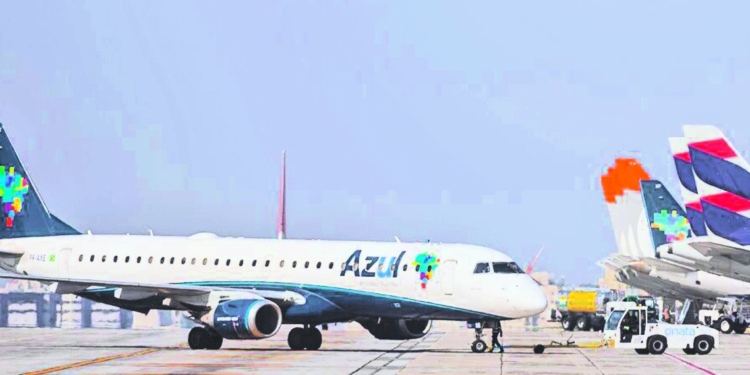 Azul reduz pedido de jatos da Embraer e corta encomenda pela metade; entenda - Times Brasil 1 GAZETA MERCANTIL Azul Reduz Pedido De Jatos Da Embraer - Gazeta Mercantil