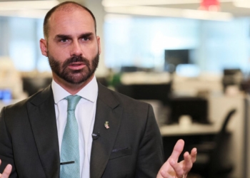 Eduardo Bolsonaro Joga Havaianas No Lixo E Reforça Boicote À Marca - Gazeta Mercantil - Política