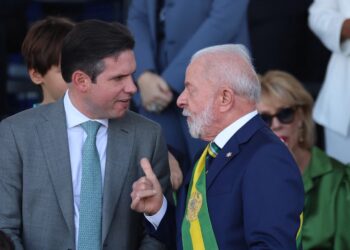 Lula Tenta Reaproximar-Se De Hugo Motta Para Salvar Agenda Econômica - Gazeta Mercantil