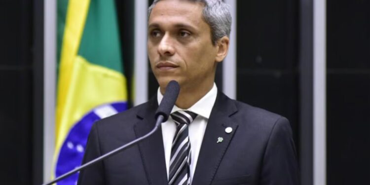 PF indicia Gustavo Gayer por desvio da cota parlamentar 1 GAZETA MERCANTIL Pf Indicia Gustavo Gayer Por Desvio Da Cota Parlamentar - Gazeta Mercantil