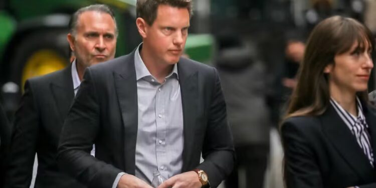 Paramount Acirra Disputa Pela Warner Com Garantia Bilionária De Larry Ellison - Gazeta Mercantil