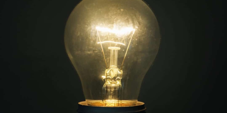 Desconto Na Luz Para Idosos Pode Aliviar Orçamento Em 2026; Veja Quem Tem Direito Ao Benefício - Gazeta Mercantil