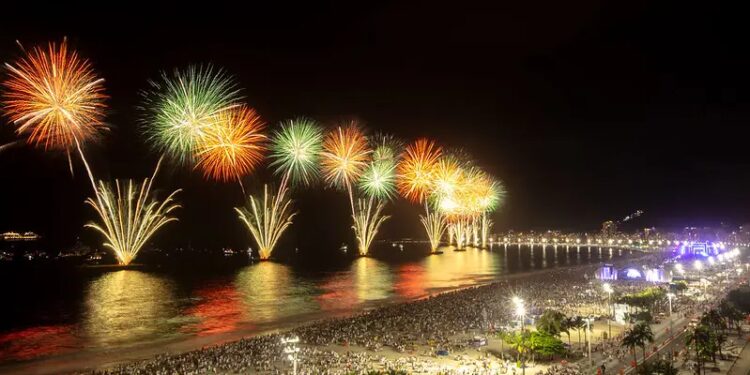 Chuva no réveillon em São Paulo e no Rio: veja como ficará o tempo na virada do ano 1 GAZETA MERCANTIL Pancadas Isoladas, Calor E Sensação De Abafamento Preocupam Moradores E Turistas Nas Duas Maiores Capitais Do País - Gazeta Mercantil