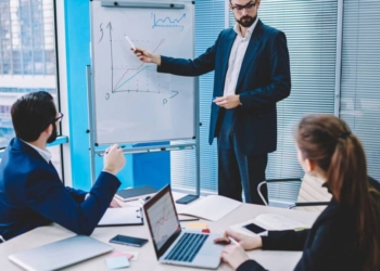 Analista De Investimentos 2026: Salários De Até R$ 25 Mil E Habilidades Que Fazem A Diferença - Gazeta Mercantil