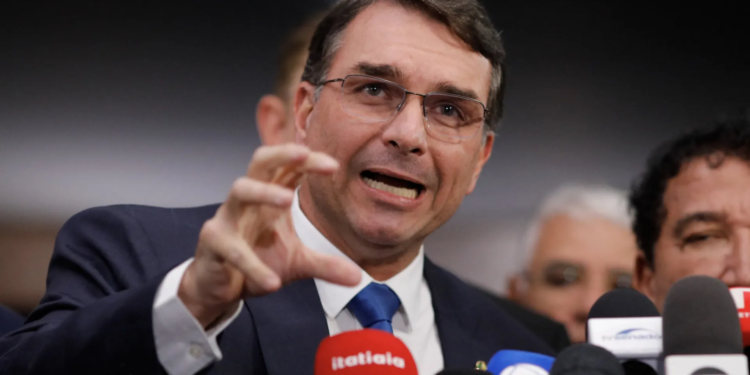 Flávio Bolsonaro: A Estratégia de Aproximação com o Mercado Financeiro para 2026 1 GAZETA MERCANTIL Flávio Bolsonaro: A Estratégia De Aproximação Com O Mercado Financeiro Para 2026 - Gazeta Mercantil