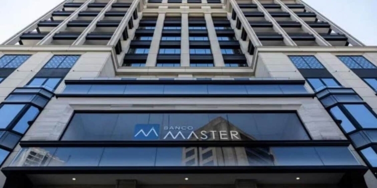 Daniel Vorcaro: Família é ligada a fraude bilionária de carbono em terras da União 1 GAZETA MERCANTIL Daniel Vorcaro: Família É Ligada A Fraude Bilionária De Carbono Em Terras Da União - Gazeta Mercantil