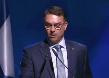 Ex-Presidente Jair Bolsonaro Acompanha Crescimento Do Filho Nas Pesquisas - Gazeta Mercantil