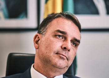 Mj Solicita Investigação Sobre Post De Flávio Bolsonaro Contra Lula - Gazeta Mercantil - Política