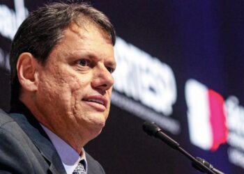 Tarcísio Visita Bolsonaro Na Prisão: Governador Reafirma Lealdade Após Atrito Com Flávio - Gazeta Mercantil