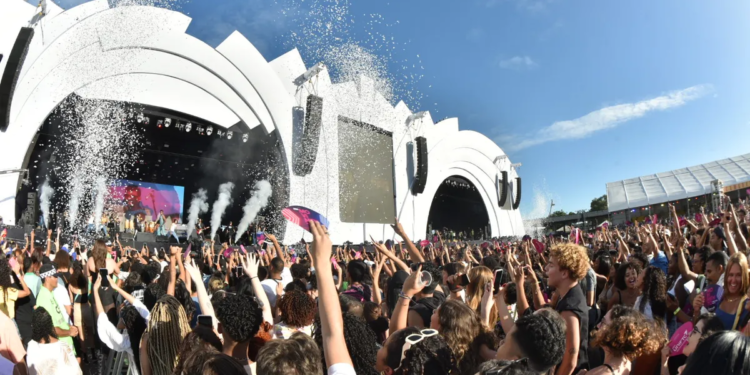 Festival de Verão Salvador projeta impacto econômico de R$ 50 milhões e atrai grandes marcas 1 GAZETA MERCANTIL Evento Musical Amplia Presença De Patrocinadores, Movimenta Turismo, Serviços E Consolida Salvador Como Polo De Grandes Ativações De Marketing No Verão Brasileiro - Gazeta Mercantil