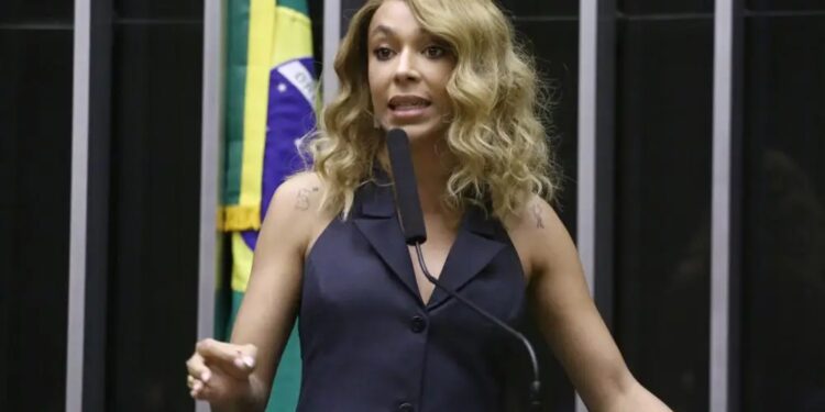 Erika Hilton Denuncia Fake News: Deputada Aciona Agu Após Distorção De Fala De Lula - Gazeta Mercantil