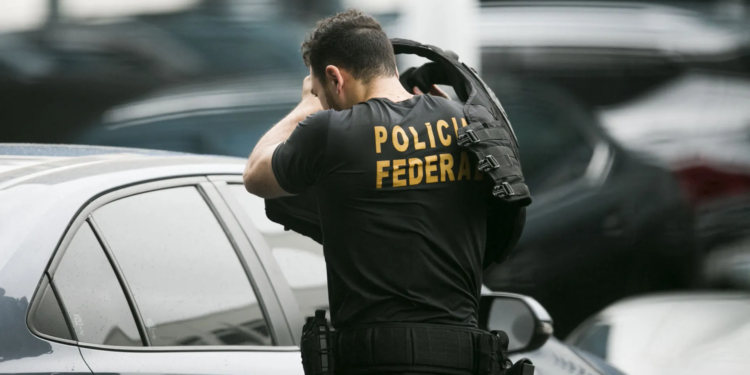 Navegar Para O Conteúdo Principal Da Página Menu Logo - Nd Mais Nd Play Busca Ao Vivo Últimas Notícias Santa Catarina Florianópolis E Região Joinville E Região Blumenau E Região Itajaí E Região Chapecó E Região Criciúma E Região Lages E Região Brasil Brasília São Paulo Política Economia Esportes Publicações Legais Jornal Nd Logo - Nd Mais Fechar Nd Play Página Inicial Últimas Notícias Santa Catarina Brasil Blogs E Colunas Notícias Serviços Estilo De Vida Diversão Cultura Esportes Show Me Projetos Especiais Ndtv Record Jornal Nd Publicações Legais Núcleo De Dados E Investigação Revista Its Teens Nd Games Auto+ Bets Início › Notícias › Política Caminhada ‘Fake’? Nikolas É Alvo De Críticas Após Ser Flagrado Chegando De Carro Em Hotel Vídeos De Nikolas Ferreira Chegando De Carro A Hotel Em Goiás Viralizam Sob Acusações De 'Farsa'; Estabelecimento Nega Padrão De Luxo E Esclarece Que Diárias Custam A Partir De R$ 210 22/01/2026 Às 15H42 Foto Do Perfil Do Autor - Filipe Melo Filipe Melo Florianópolis Colaboração Carolina Sott Compartilhe Enviar No Whatsapp Receba As Principais Notícias No Whatsapp Nikolas Ferreira Na Caminhada Pela Justiça E Liberdadefoto: Nikolas Ferreira/@Nikolasferreiraadm/Instagram Nikolas Ferreira Na Caminhada Pela Justiça E Liberdade Foto: Nikolas Ferreira/@Nikolasferreiraadm/Instagram Após O Anúncio Da Caminhada Pela Justiça E Liberdade, O Deputado Nikolas Ferreira Foi Criticado Nas Redes Sociais Por Ter Se Hospedado Em Supostos ‘Hotéis De Luxo’ Enquanto Cumpria O Trajeto De 240 Km Do Interior De Minas Gerais Até Brasília. Usuários Do X (Antigo Twitter), De Oposição, Alegaram Que A Caminhada Do Parlamentar É “Fake” E Que Ele Teria Andado De Carro E Parado Em Hospedagens Supostamente De “Luxo” Durante A Mobilização. Conteúdos Em Alta Em Vídeos Que Repercutem Na Web, Nikolas E O Vereador Carlos Bolsonaro Foram Gravados Chegando De Carro No Quartzo Hotel, Que Fica Localizado Na Cidade De Cristalina, Em Goiás, E Que Foi Tido Por Usuários Como Uma Hospedagem De Cinco Estrelas. A Informação Sobre A Hospedagem Foi Confirmada Ao Nd Mais Pela Assessoria Do Deputado Federal. Faça Como Milhões De Leitores Informados: Siga O Nd Mais No Google. Em Contato Com A Reportagem Do Nd Mais, O Hotel Informou Que O Deputado Do Pl Esteve Presente No Local Recentemente E Que Passou Apenas Uma Noite No Estabelecimento. O Estabelecimento Goiano Reiterou Ainda Que Não É Um “Hotel De Luxo”, Mas Uma Hospedagem Três Estrelas Com Diárias, No Qual Os Valores Variam Entre R$ 210 A R$ 470. Além Disso, A Informação De Que Carlos Bolsonaro E Outros Políticos Aliados Teriam Também Se Hospedado No Local Foi Negada Pelo Hotel. Caminhada De Nikolas Ferreira Pela Justiça E Liberdade O Ato Foi Anunciado E Articulado Por Nikolas Ferreira, Na Manhã Da Segunda-Feira (19), Como Uma Forma De Protesto Político Simboliza Uma Forma De Protesto Às Decisões Judiciais Ligadas Aos Atos De 8 De Janeiro E À Situação Do Ex-Presidente Jair Bolsonaro, Condenado Por Tentativa De Golpe De Estado. Segundo O Deputado, O Trajeto Será Percorrido Ao Longo De Sete Dias, Com Previsão De Chegada À Capital Federal No Domingo (25). A Expectativa É Que Mais Apoiadores E Aliados Se Juntem À Caminhada Ao Longo Do Percurso. Conforme Atualizações Nas Redes Sociais, Alguns Deputados Compartilharam Fotos E Vídeos Em Que Se Unem A Nikolas No Trajeto. Na Segunda-Feira, André Fernandes (Pl-Ce) Foi O Primeiro Deputado A Se Juntar Ao Ato, Seguido De Gustavo Gayer (Pl-Go). O Deputado Federal Carlos Jordy (Pl-Rj) Declarou Nas Redes Sociais Que Saiu De Niterói E Deve Se Juntar À Caminhada Com Os Colegas De Partido. Já Na Terça-Feira (22), O Filho 02 De Bolsonaro, Carlos Bolsonaro Também Se Juntou Ao Ato E Afirmou Que Decidiu Participar Para Agradecer Pessoalmente A Solidariedade Demonstrada Por Nikolas Ferreira E Pelos Demais Participantes. Leia Mais Tópicos Relacionados Brasil Brasília - Df Carlos Bolsonaro Justiça Minas Gerais Nikolas Ferreira Notícias Fim Da Guerra? Como Será A Primeira Reunião Entre Eua, Rússia E Ucrânia Por Acordo De Paz Fim Da Guerra? Como Será A Primeira Reunião Entre Eua, Rússia E Ucrânia Por Acordo De Paz Vice De Lages, Jair Júnior Vira Réu Por Sabotar Pneu De Carro Da Prefeita Vice De Lages, Jair Júnior Vira Réu Por Sabotar Pneu De Carro Da Prefeita ‘Covardes’: Em Sc, Diretor-Geral Da Pf Reage A Ataques Por Investigações Contra ‘Andar De Cima’ ‘Covardes’: Em Sc, Diretor-Geral Da Pf Reage A Ataques Por Investigações Contra ‘Andar De Cima’ Deputado De Sp Recebe Ameaça E Xingamentos Racistas No Próprio Gabinete Deputado De Sp Recebe Ameaça E Xingamentos Racistas No Próprio Gabinete Stf Arquiva Investigação Sobre Bloqueios Em Rodovias Nas Eleições De 2022 Stf Arquiva Investigação Sobre Bloqueios Em Rodovias Nas Eleições De 2022 Logo - Nd Mais Nd Mais: Informação Que Acompanha Você. O Seu Portal Para Santa Catarina, O Brasil E O Mundo. Notícias Animais Carros Cidadania Ciência E Espaço Economia Agronegócios Finanças Pessoais Negócios Educação Infraestrutura Justiça Meio Ambiente Mundo Política Saúde Segurança Tecnologia Transportes Turismo Serviços Empregos E Concursos Indicadores Loterias Tempo Trânsito Estilo De Vida Arquitetura E Decoração Bem-Estar Casa E Jardinagem Comportamento Gastronomia Receitas Moda E Beleza Pets Religião Diversão Astrologia Famosos Internet Novelas Reality Shows Séries Tv Cultura Cinema Dança Desenho Escultura Literatura Música Pintura Teatro Esportes Automobilismo Basquete Esportes Olímpicos Esportes Radicais Futebol Futsal Lutas Outros Esportes Surfe Vôlei Ndtv Record Jornal Nd Expediente Contato Sobre Política Editorial Comercial Whatsapp Privacidade © Nd Mais - Um Portal Do Grupo Nd. Comscore - Imagem De Monitoramento Oculto - Gazeta Mercantil