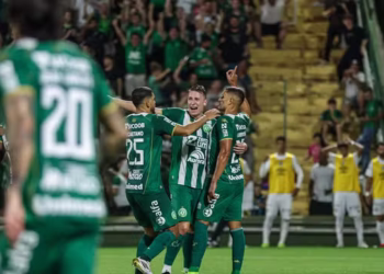 Chapecoense Faz Quatro No Santos: Verdão Vence Por 4 A 2 E Lidera O Brasileirão - Gazeta Mercantil