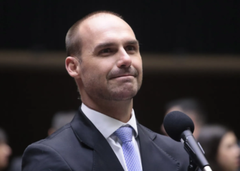 Eduardo Bolsonaro Se Reúne Com Ramagem E Allan Dos Santos Nos Eua Em Meio A Polêmicas Judiciais - Gazeta Mercantil