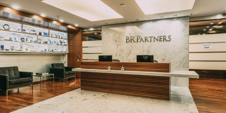 Br Partners Lucra R$ 44,5 Mi No 4T25 E Eleva Roe A 22,4%