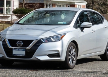 Mesmo Esquecido No Mercado, O Nissan Versa Virou Referência De Espaço Interno Ao Oferecer Conforto De Sedã Médio Por Preço De Compacto