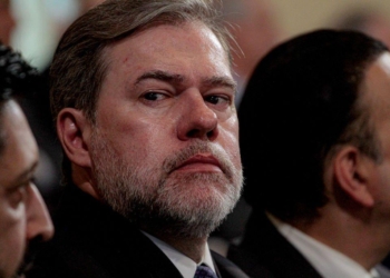 Ministro Dias Toffoli Olhando De Lado