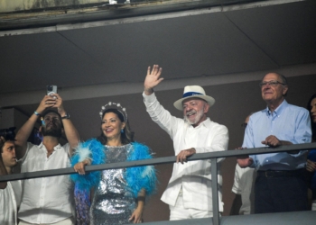 Desfile Em Homenagem A Lula Tem Maioria De Críticas Na Internet - Gazeta Mercantil