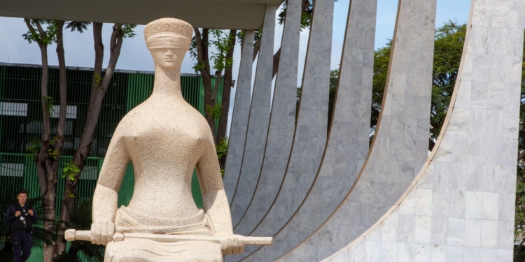 STF e Congresso avançam em proposta para reforçar teto constitucional e limitar penduricalhos 1 GAZETA MERCANTIL Caso Master Coloca Ministros Sob Escrutínio; Articulação Política E Debates Sobre Ética Ganham Força No Supremo Tribunal Federal - Gazeta Mercantil