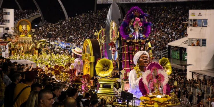 Carnaval: Origem, História e o Impacto de R$ 9 Bilhões na Economia 1 GAZETA MERCANTIL Carnaval: Lembre 10 Sambas-Enredo Que Marcaram Época