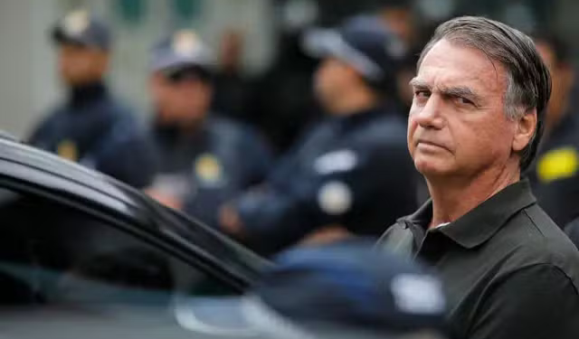 Bolsonaro É Elogiado Por Jeffrey Epstein Em E-Mails Inéditos E Discussões Estratégicas Com Steve Bannon - Gazeta Mercantil