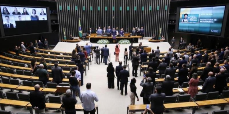 Câmara Dos Deputados - Gazeta Mercantil