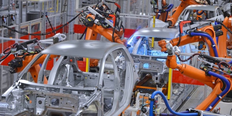 Produção Industrial Avança 0,9% Em Fevereiro, Mas Queda Anual Expõe Recuperação Desigual - Gazeta Mercantil