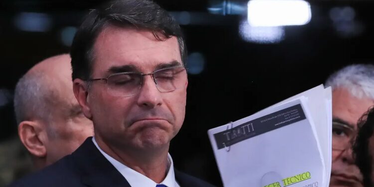 Flávio Bolsonaro - Gazeta Mercantil