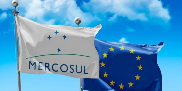 Bandeiras Do Mercosul E Da União Europeia - Gazeta Mercantil