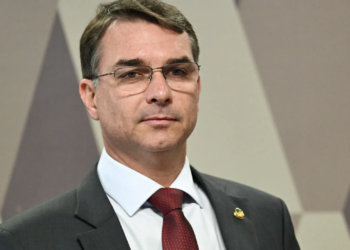 Flávio Bolsonaro Pede Prisão Domiciliar Humanitária Para Jair Bolsonaro A Alexandre De Moraes - Gazeta Mercantil