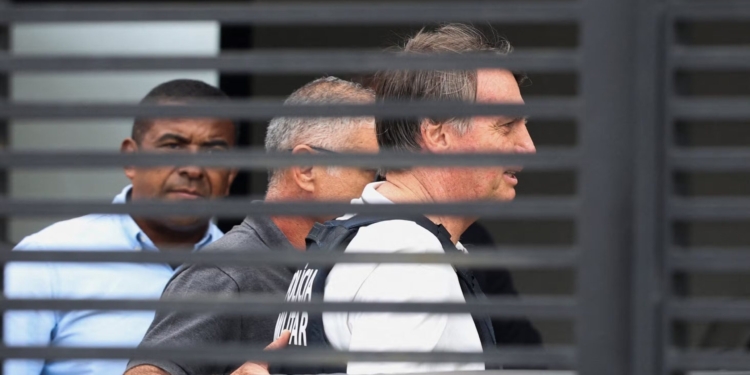 Bolsonaro Recebe Alta Após Pneumonia E Inicia Prisão Domiciliar Em Brasília - Gazeta Mercantil