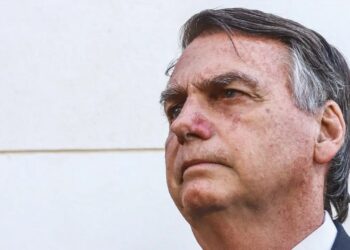 Jair Bolsonaro É Internado Com Broncopneumonia Em Brasília; Stf Autoriza Visitas Familiares - Gazeta Mercantil
