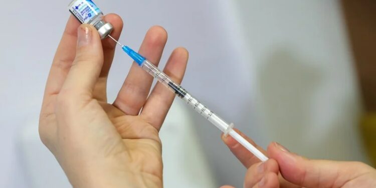 Vacina da dengue do Butantan mantém 80,5% de eficácia contra formas graves 1 GAZETA MERCANTIL Vacina Da Dengue Do Butantan Mantém 80,5% De Eficácia Contra Formas Graves - Gazeta Mercantil