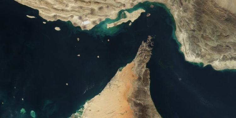 Após Acordo Com Os Eua, Irã Promete Reabrir Estreito De Ormuz E Petróleo Cai Até 15% - Gazeta Mercantil