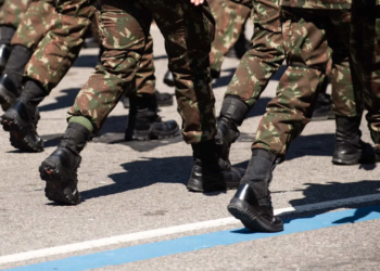 Militares Do Exército Brasileiro - Gazeta Mercantil