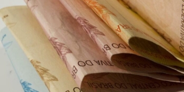 Governo Lula paga R$ 244 milhões em dívidas de estados e municípios; RS concentra 97% do valor 11 GAZETA MERCANTIL Dívidas Dos Estados - Gazeta Mercantil
