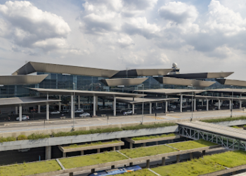O Setor Aéreo Brasileiro Registra Recorde Com 130 Milhões De Passageiros Em 2025. Foto Do Aeroporto De Guarulhos, Feita Por Arne Müseler / Wikicommons