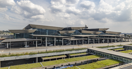 O Setor Aéreo Brasileiro Registra Recorde Com 130 Milhões De Passageiros Em 2025. Foto Do Aeroporto De Guarulhos, Feita Por Arne Müseler / Wikicommons