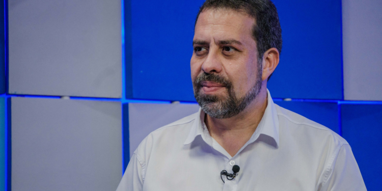 Boulos Associa Flávio Bolsonaro Ao Caso Banco Master Após Operação Contra Ciro Nogueira - Gazeta Mercantil