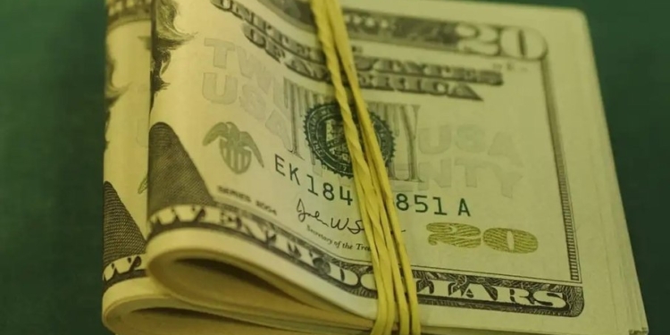 Dólar Hoje Fecha Abaixo De R$ 5 E Acumula Queda Superior A 4% Em Abril-Gazeta Mercantil